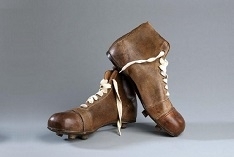 Porady: jak pielęgnować i jak zadbać o buty piłkarskie ze skóry?