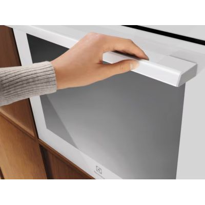 4. Piekarnik ELECTROLUX EOF5F50BV