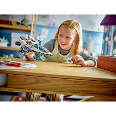 7. LEGO City 60430 Statek międzygwiezdny