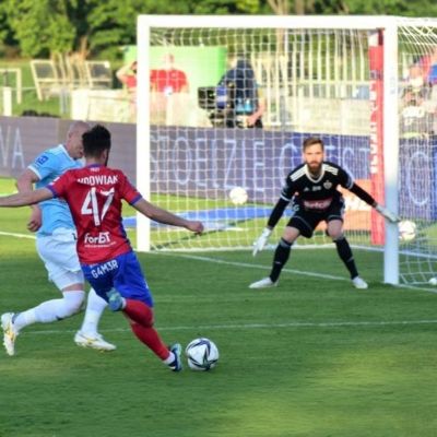 9. Siatka na bramkę 7,32 x 2,44 4mm Profesjonalna Yakima 100111