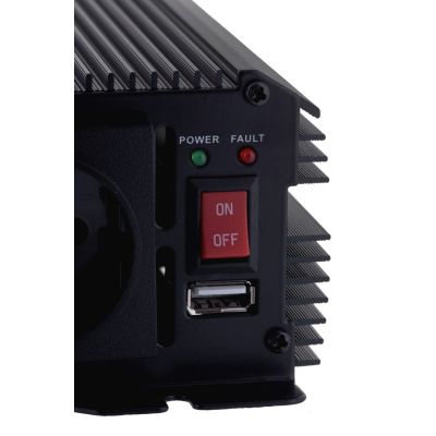 6. Przetwornica napiecia IPS 2000 N 12/230V + USB