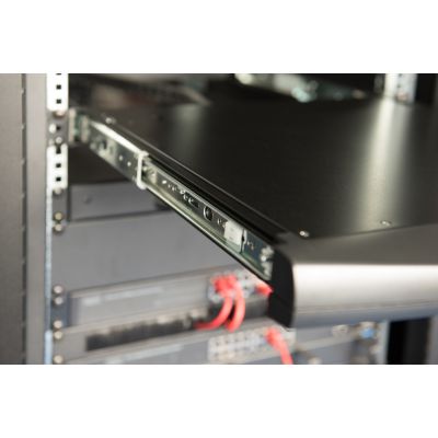 3. Digitus Konsola modułowa z monitorem TFT o przekątnej 17” (43,2 cm), 8-portowym przełącznikiem KVM & touchpadem, klawiatura niemiecka