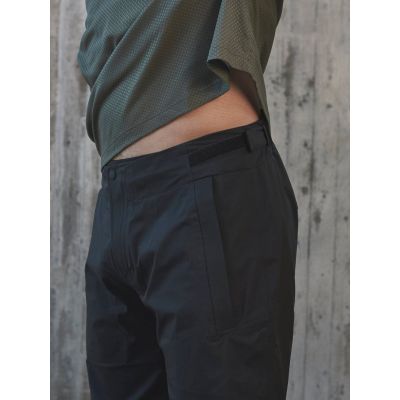 3. Spodnie rowerowe POC Motion Rain Pants czarny