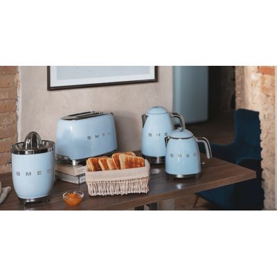 34. Mini czajnik SMEG Kettle KLF05PBEU 0,8L pastelbleu