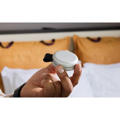 7. Twelve South ButterFly - ładowarka bezprzewodowa do dwóch urządzeń kompatybilna z MagSafe (etui, zasilacz, wtyczki US, UK, EU, AU, kabel zasilający 1m USB-C - USB-C w zestawie)