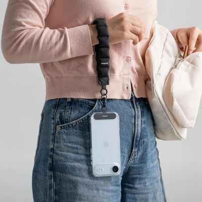 4. Smycz do telefonu Ringke Holder & Puffer Hand Strap - czarna