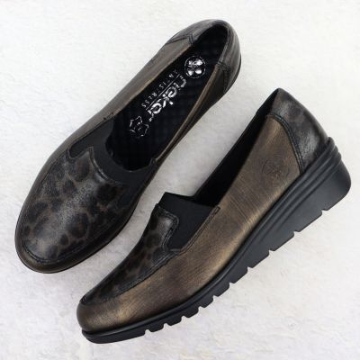 4. Skórzane półbuty damskie na koturnie brązowe Rieker L5351-90