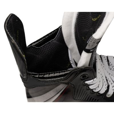 6. Łyżwy hokejowe Bauer Vapor Fly40 Int 1064928