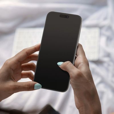 7. Szkło hartowane Spigen Glas.tR EZ Fit Pro HD AC prywatyzujące na iPhone 18 Pro Max