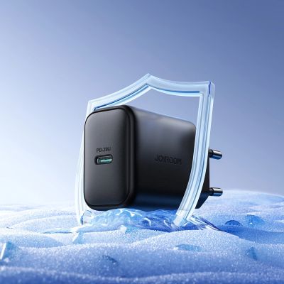 8. Ładowarka Joyroom JR-TCF20 sieciowa USB-C PD 20W - czarna