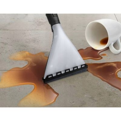 10. Odkurzacz BOSCH BWD 41740 AquaWash&Clean