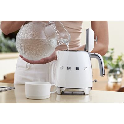 26. Czajnik elektryczny SMEG KLF05WHEU biały