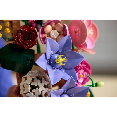 10. LEGO Botanical Collection 11503 - Kwiatowa ścianka