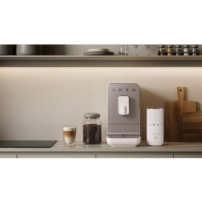 23. Smeg BCC11WHMEU ekspres do kawy Pełna automatyka Ekspres do espresso 1,4 l