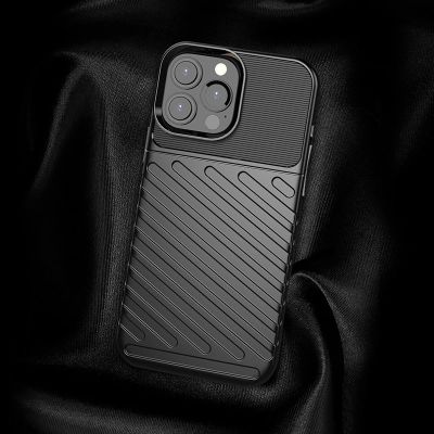 5. Thunder Case elastyczne pancerne etui pokrowiec iPhone 13 Pro Max zielony
