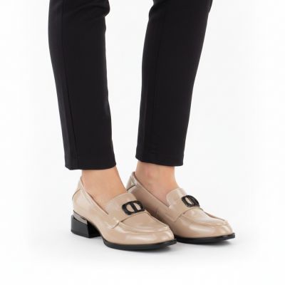 5. Półbuty damskie lakierowane na ozdobnym obcasie beżowe Vinceza 58638