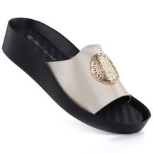 Klapki damskie na platformie złote Potocki 43326