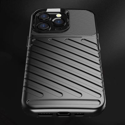 8. Thunder Case elastyczne pancerne etui pokrowiec iPhone 13 Pro zielony