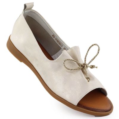 8. Botki damskie lakierowane z klamrą czarne Potocki