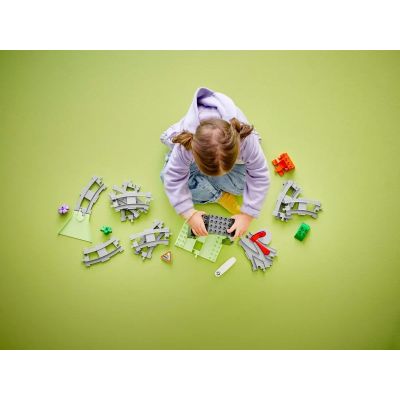 7. LEGO DUPLO TOWN 10425 Tunel i tory kolejowe - zestaw rozszerzający