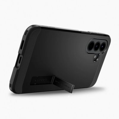 10. Etui Spigen Tough Armor na Samsung Galaxy A57 5G - czarne
