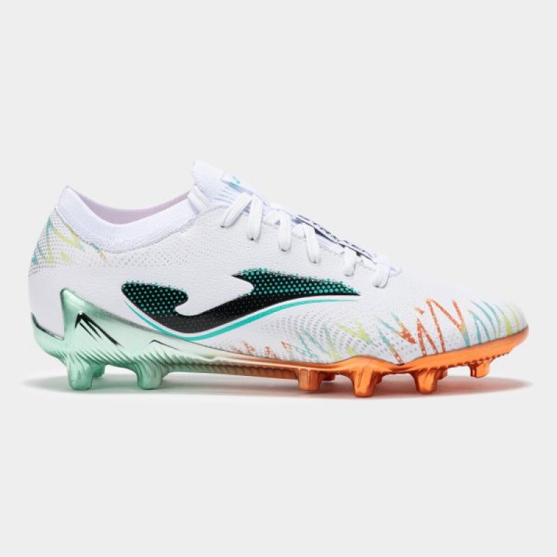 15. STRIKER 2502 WHITE FIRM GROUND