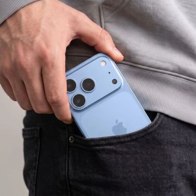 7. Osłona na wyspę aparatu Tech-Protect Camalloy Fit+ na iPhone 18 Pro - jasnoniebieska