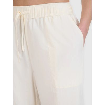 2. Spodnie damskie casual z szerokimi nogawkami 4F 4FWSS25TTROF1012-11S