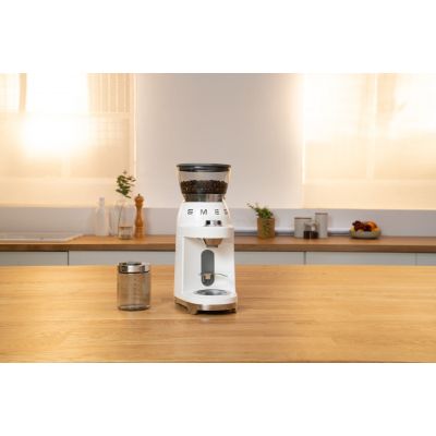 23. Smeg CGF03WHEU młynek do kawy 150 W Biały