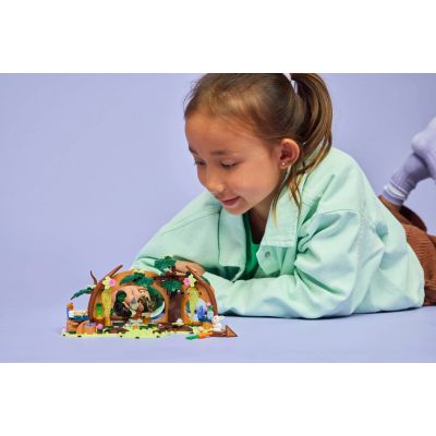 6. LEGO® Wicked 75687 Elphaba i jej kryjówka / Liczba elementów: 228 / od 7 lat