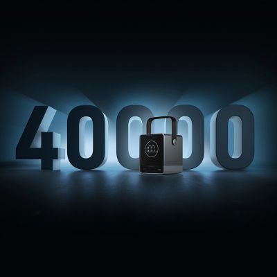 7. Powerbank Cuktech 300W 40000mAh z ładowaniem bezprzewodowym 2x USB-C + 2x USB-A - czarny