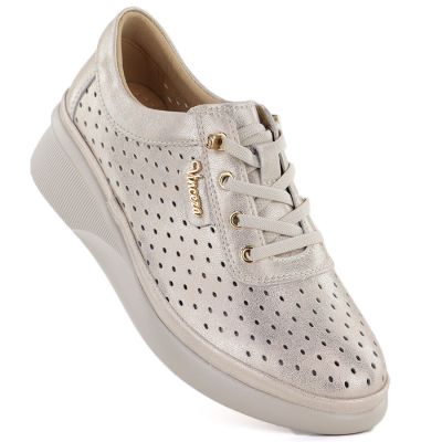 Skórzane półbuty damskie ażurowe na koturnie złote Vinceza 79603