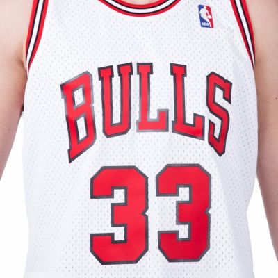 4. Koszulka Mitchell & Ness Chicago Bulls NBA Home Swingman Jersey Bulls 97-98 Scottie Pippen M SMJYAC18054-CBUWHIT97SPI