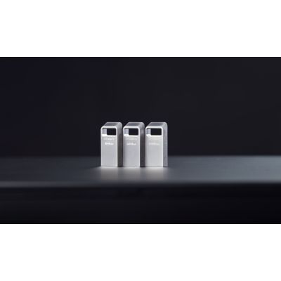6. KINGSTON FLASH 128GB DATATRAVELER USB 3.2 Gen 1 200MB/s