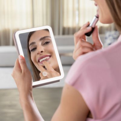 3. Lustro stołowe LED Medisana CM 400