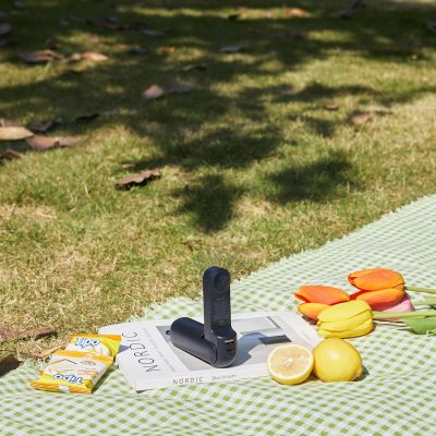 5. Mini wentylator Jisulife Handheld Fan Life8 przenośny wiatraczek USB z funkcją powerbanka 2000mAh i latarką - niebieski