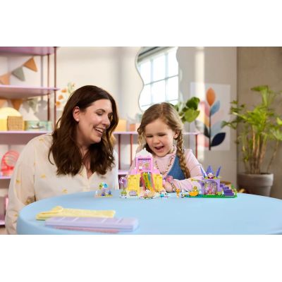 10. LEGO Koci domek Gabi 11205 Łakociowa Góra i Kiciowy Ogródek