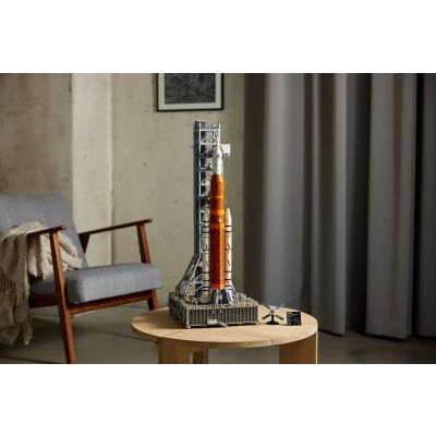 12. LEGO Icons  10341 Rakieta SLS NASA Artemis