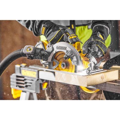 7. DeWALT DCS573NT-XJ przenośna pilarka tarczowa