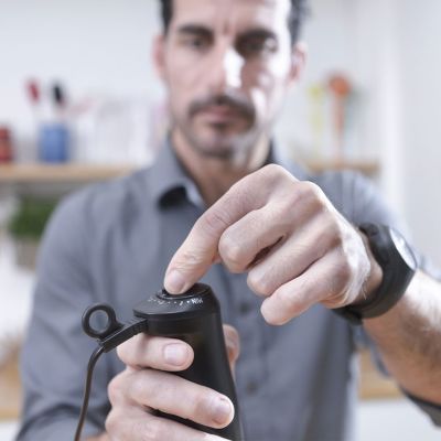 11. Blender ręczny Black+Decker BXHBA1200E