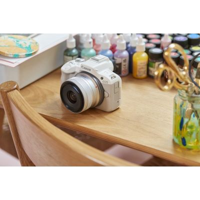 8. Canon EOS R50, White + RF-S 18-45mm F4.5-6.3 IS STM Kit Bezlusterkowiec 24,2 MP CMOS 6000 x 4000 px Biały