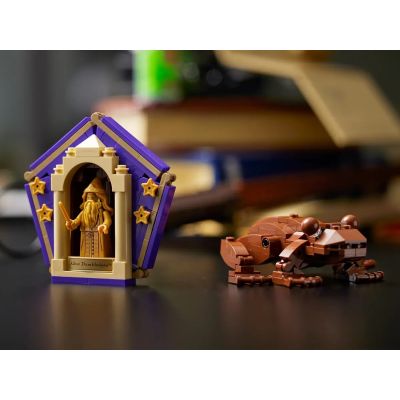 7. LEGO Harry Potter 76391 Ikony - Hogwartu Edycja Kolekcjonerska