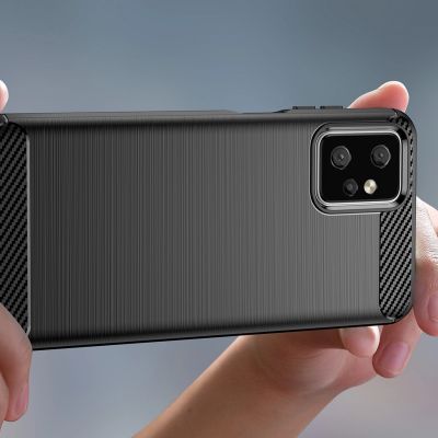 5. Carbon Case etui do Motorola Moto G Power 2023 elastyczny silikonowy karbonowy pokrowiec czarne