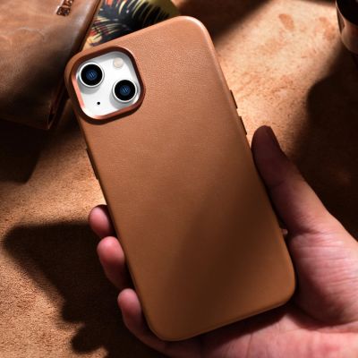 17. iCarer Case Leather pokrowiec etui z naturalnej skóry do iPhone 14 Plus brązowy (kompatybilne z MagSafe)