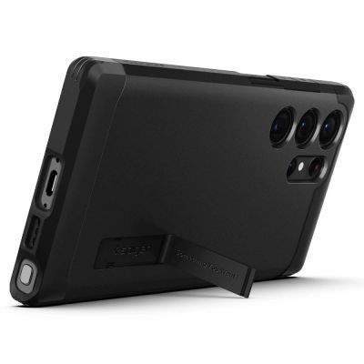 28. Etui Spigen Tough Armor na Samsung Galaxy S23 Ultra - czarne