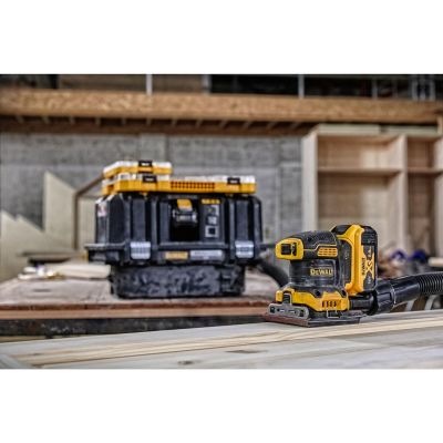 2. DeWALT DCW200N-XJ przenośna szlifierka