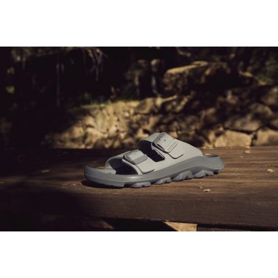 15. Klapki Birkenstock Mogami Terra Stealth 2-Strap 1029595
