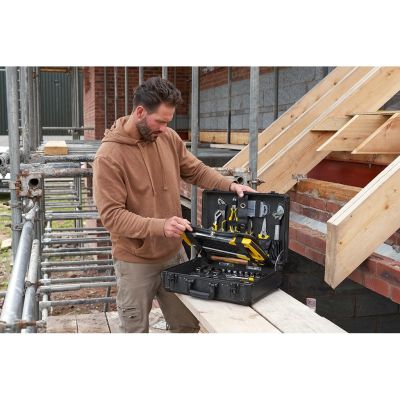 3. Stanley STMT98109-1 zestaw kluczy i narzędzi 142 przyb.