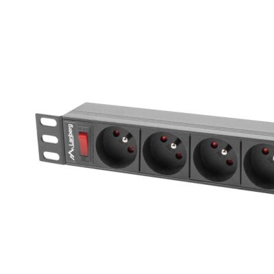 7. Listwa RACK Lanberg PDU-09E-0300-BK (7 x UTE; 16 A (3680 W); 3m; kolor czarny)