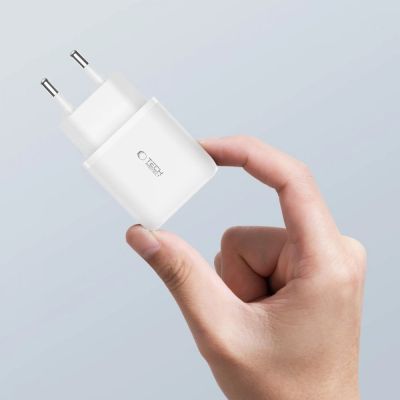 6. Ładowarka Tech-Protect C20W sieciowa USB-C PD 20W / USB-A QC 3.0 - biała